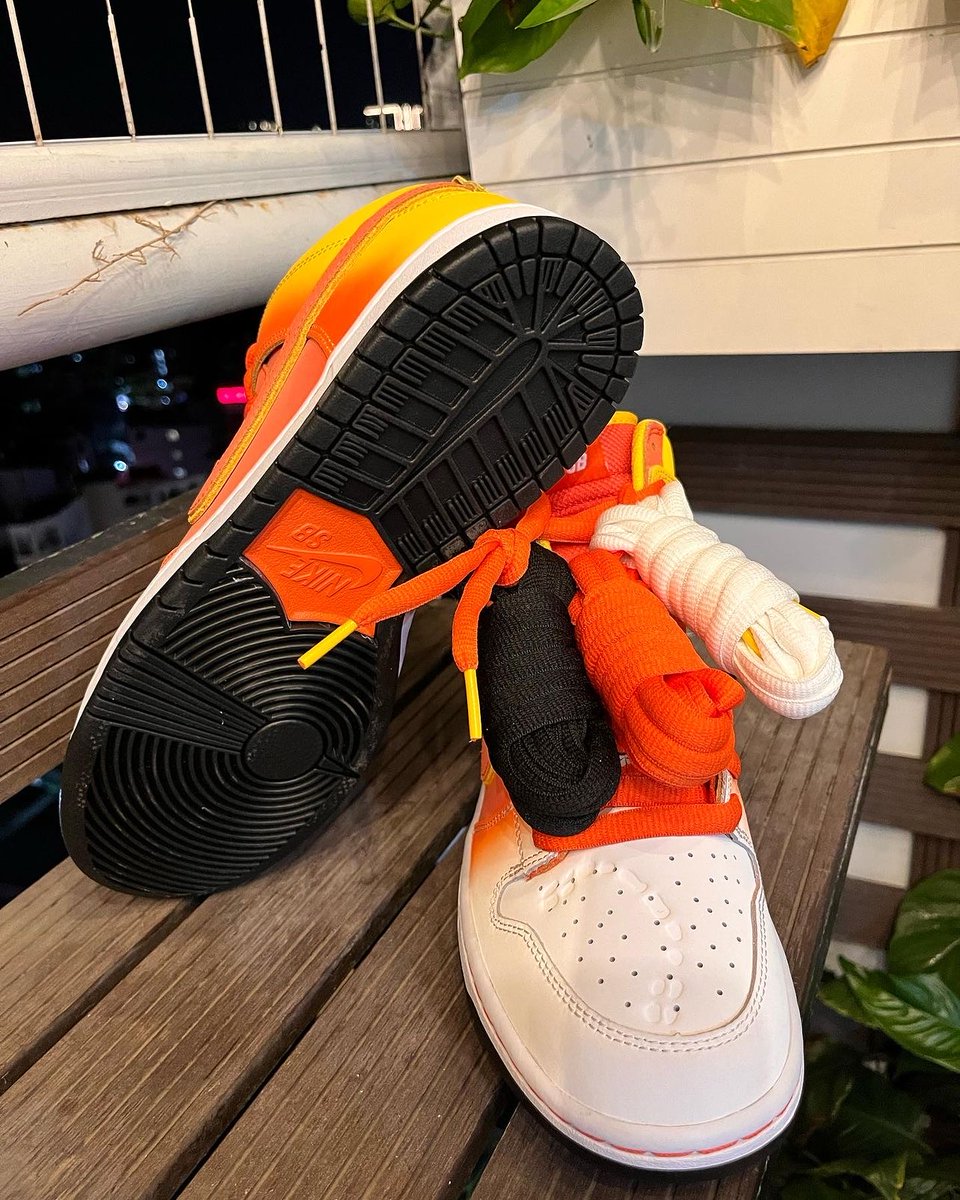 KicksFinder's tweet photo. FIRST LOOK: Nike SB Dunk High “Candycorn” 🎃

🗓️ October 2023 
📝 FN5107-700 (MENS)
💰 $120 USD
📸 IG: snkr_vn123
💵COP OR 🚮DROP? https://t.co/zKHKNlsDem