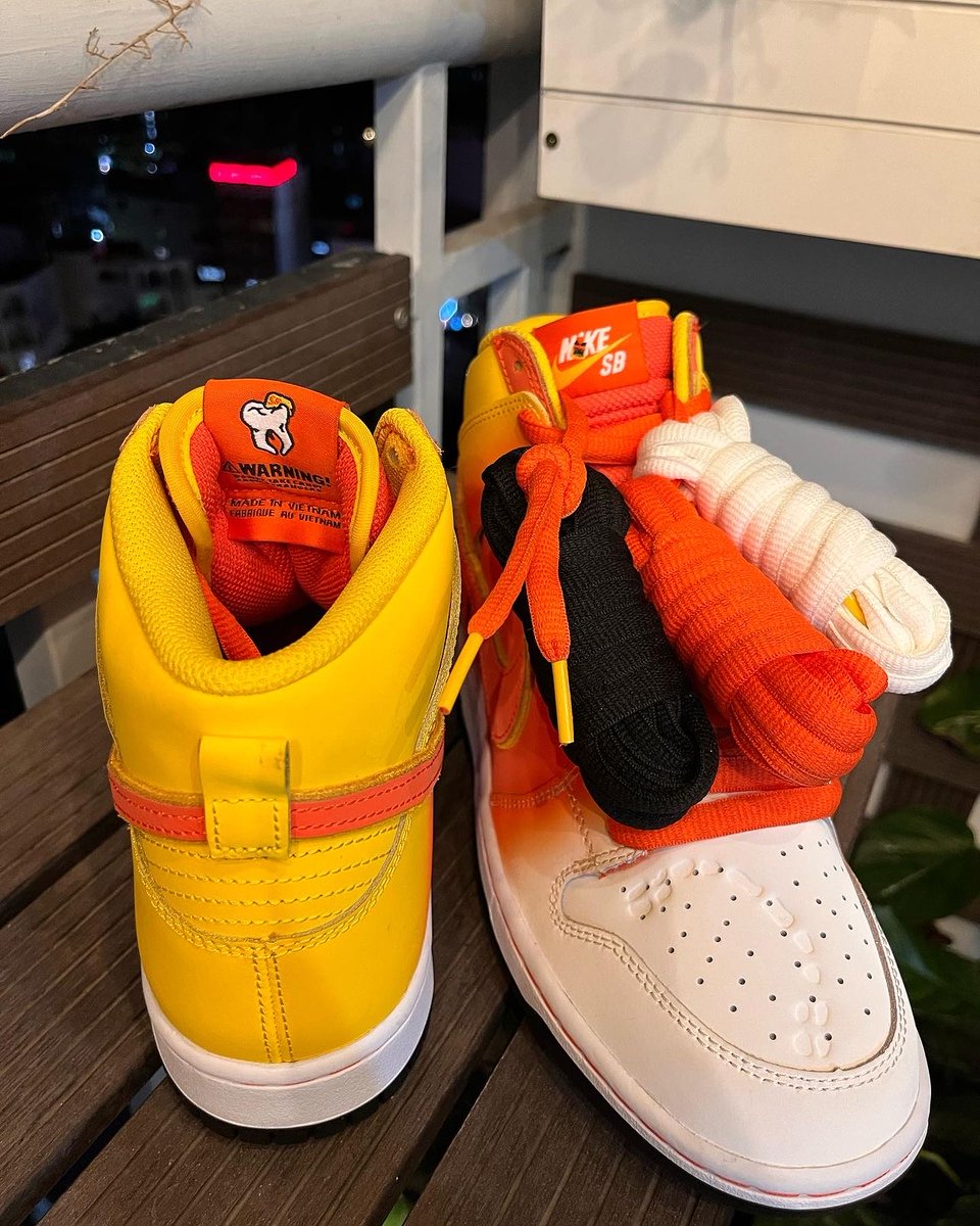 KicksFinder's tweet photo. FIRST LOOK: Nike SB Dunk High “Candycorn” 🎃

🗓️ October 2023 
📝 FN5107-700 (MENS)
💰 $120 USD
📸 IG: snkr_vn123
💵COP OR 🚮DROP? https://t.co/zKHKNlsDem
