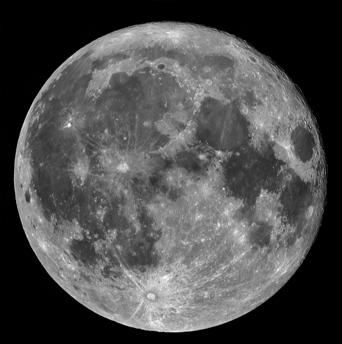 hyman_roger's tweet photo. Monday night's waning gibbous 99.4% Moon. @MoonHourSocial #moon #fullmoon #astronomy #Astrophotography @ThePhotoHour https://t.co/t3HH81tsxh