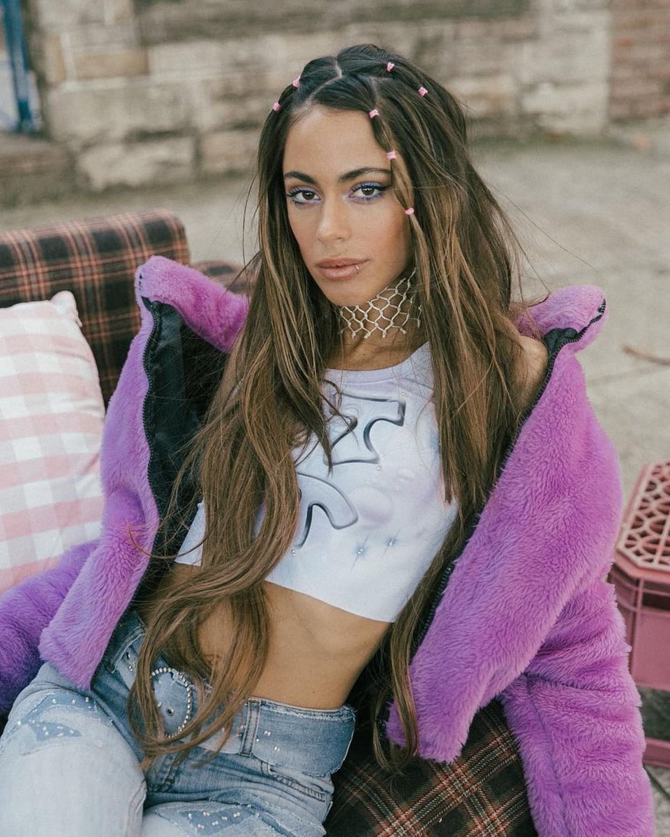 TINI es ahora la única artista femenina Argentina en tener dos canciones en solitario con más de 200 MILLONES de streams en Spotify.