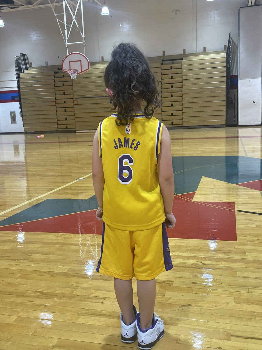 TaraT32's tweet image. This cutie is a 4 year old baller in the making….#NeshaminyAcademyBasketball #NABJr #LebronJames #ESPNtop10 #SHINEbrightlikeadiamond #Jsonherfeet