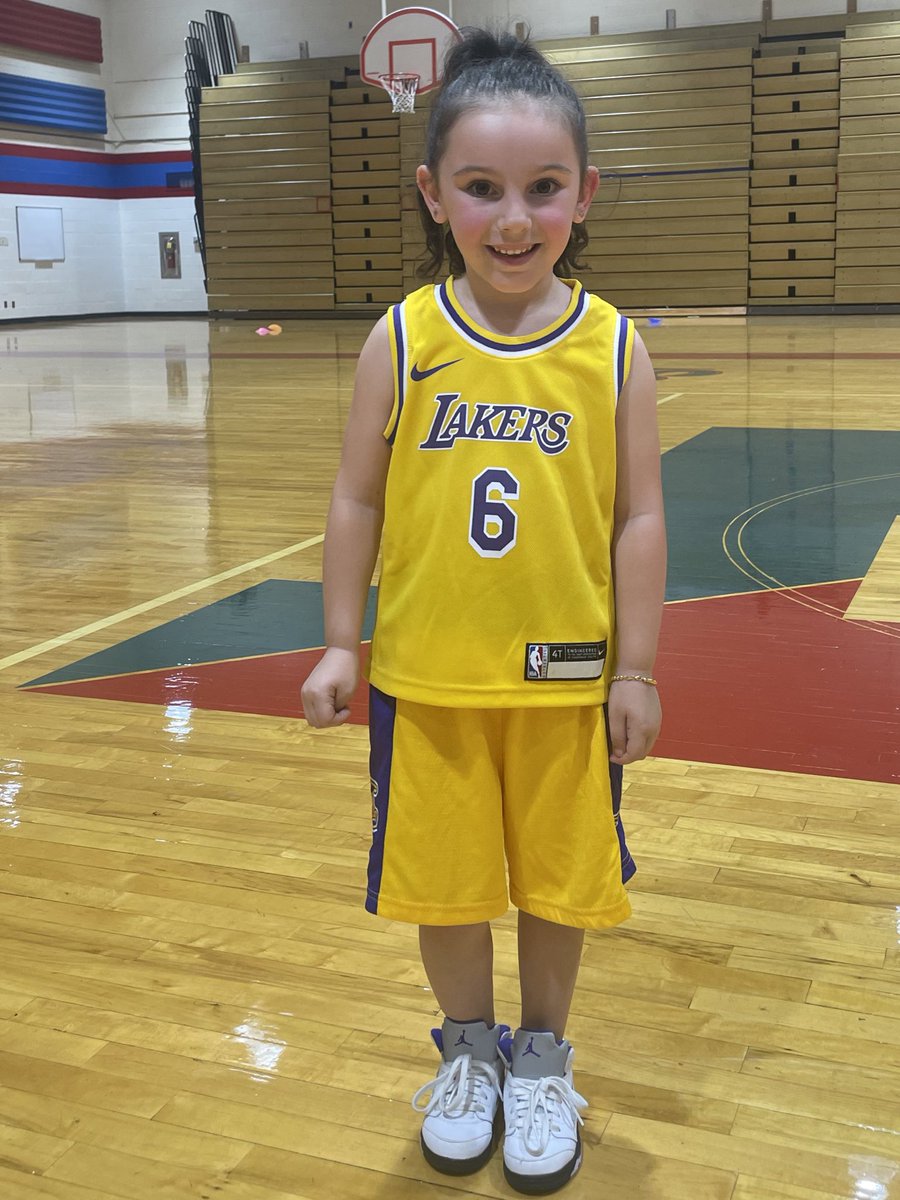 TaraT32's tweet image. This cutie is a 4 year old baller in the making….#NeshaminyAcademyBasketball #NABJr #LebronJames #ESPNtop10 #SHINEbrightlikeadiamond #Jsonherfeet