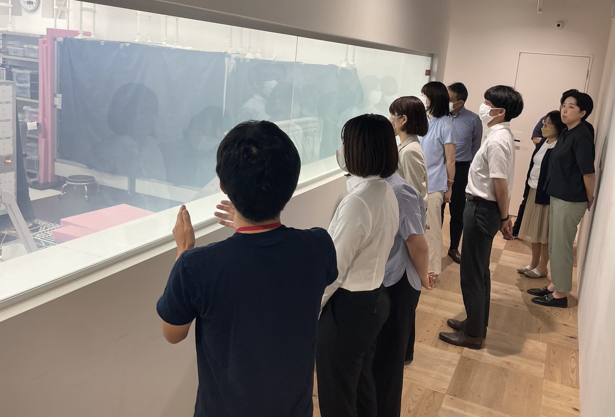 axelspace's tweet image. 弊社 #AxelGlobe 事業販売パートナーである #RESTEC ご関係者様に来社いただき、今後の #衛星データ の利活用方法などについて意見交換をしました。 また、ソリューション事業第一部の #若手社員研修 の一環として弊社 #クリーンルーム をご覧いただきました。
#Axelspace #SpacewithinYourReach