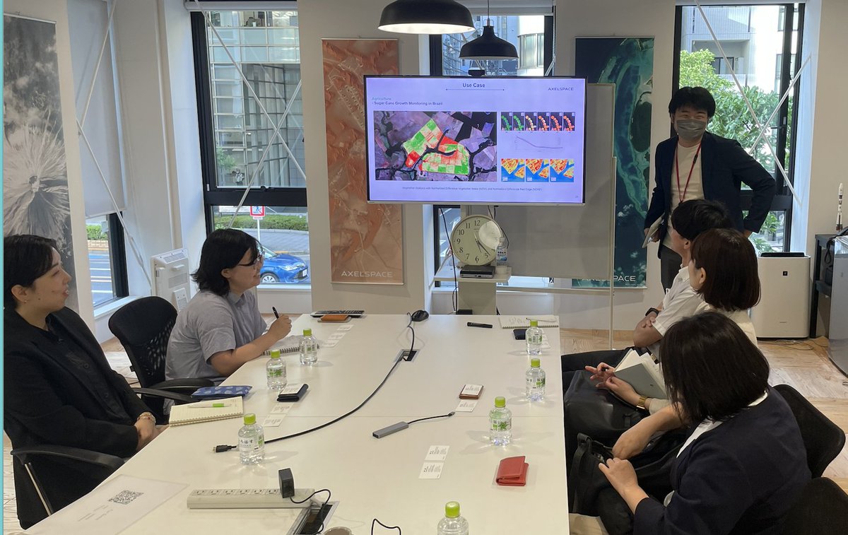 axelspace's tweet image. 弊社 #AxelGlobe 事業販売パートナーである #RESTEC ご関係者様に来社いただき、今後の #衛星データ の利活用方法などについて意見交換をしました。 また、ソリューション事業第一部の #若手社員研修 の一環として弊社 #クリーンルーム をご覧いただきました。
#Axelspace #SpacewithinYourReach