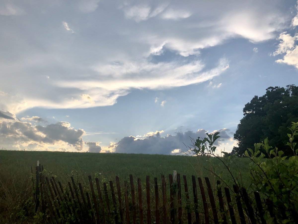 otterschnauzer's tweet image. Sky over the farm after storms rolled through in #CarrollCountyMD 
#Finksburg 
Rainbow and sweeping clouds 

@TonyPannWBAL @cesar_wx @WeatherErik @JustinWeather @WeatherNation