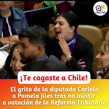 JuanMel30's tweet photo. Las vueltas de la vida, al parecer quiénes se cagaron a Chile anticipadamente fueron otros diputada @KarolCariola, nose si tendrá cara hoy para sostener lo mismo? @PamJiles @Pablo_Maltes @montes_aballay @tere_marinovic @Nell_Matta @FMuchedumbre @ReneTabilo @CatalinaPerezS https://t.co/Hyk1vyt0GY