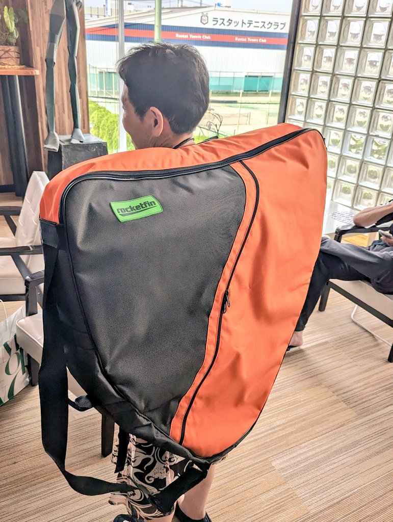 surfyogakanoko's tweet photo. オーダしていたRocketfinが納品されました🧜‍♀
どれもデザインや色が素敵✨
少し履かせていただくととっても泳ぎやすい🥰
購入されたお二人もマイフィンを手にして嬉しそうでした！
お一人は来れなかったので今週渡します♪
#モノフィン
#Roketfin
@Fin_D_Inc https://t.co/cle6BffUTf
