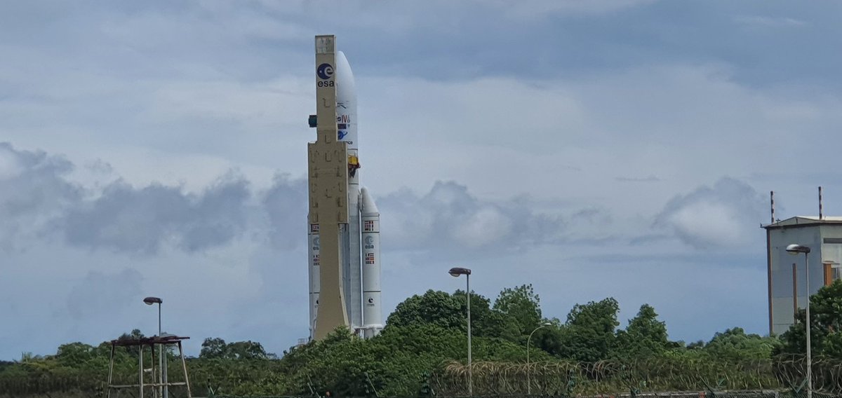 jgassard's tweet photo. Ariane V261 report pour cause de météo défavorable. Nouvelle tentative mercredi... Dernière Ariane 5 avec Syracuse 4B et Heinrich Hertz Satellite... https://t.co/uLyFjzhyMn