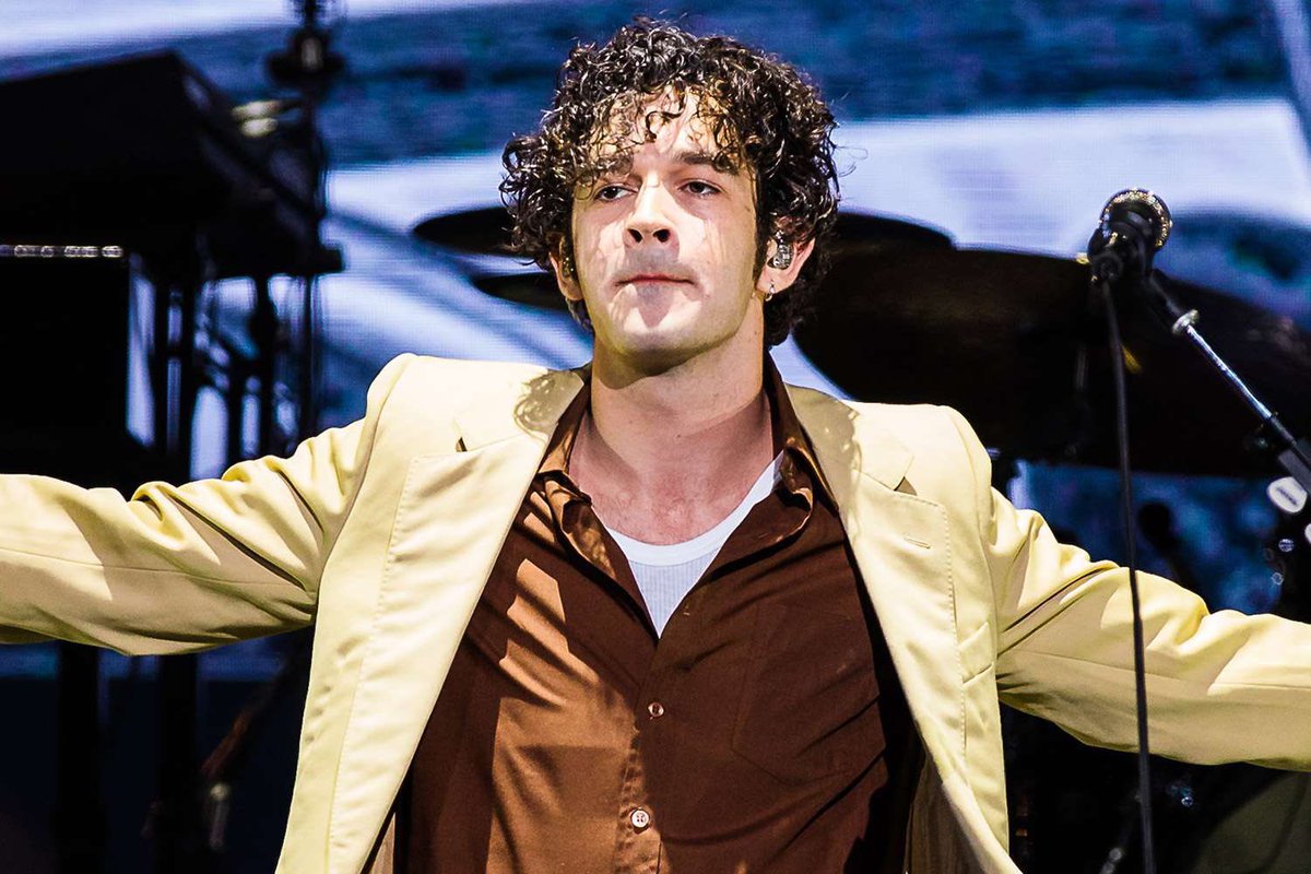 PopCrave's tweet photo. The 1975’s Matty Healy addresses past controversies during London show:

“I was always, like, trying stuff. And some stuff I got right and some stuff I got wrong. But, do you know what? There’s a lot of things I’ve said, jokes that I’ve made, you know what, there’s probably a couple of fucking songs I’d take back if I had the chance. What I mean is that I really am only doing this because I want to make you guys laugh and feel good. That’s what my favourite art does and that’s what I’m trying to do. I get a bit excited. And, you know what, I’m fucking proud of myself.”