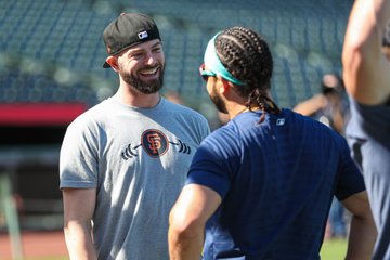 Mitch Haniger and Eugenio Suárez are all smiles before today's game. 