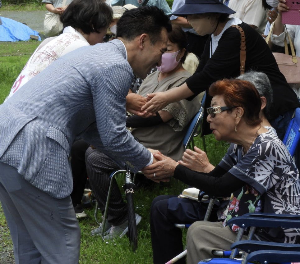 矢倉かつお (参議院議員2期 前財務副大臣 埼玉選挙区) (@yakura_katsuo) on Twitter photo 越生町議選告示
#宮島サイ子 <a href="/miyajimasaiko/">宮島サイ子 越生町議会議員</a> 議員
4期目に挑みます。第一声の応援に。
議員をやりながら大学の通信教育を卒業した勉強家。
政策実現まで粘り強く訴える、真剣、誠実な人です。
近隣市町の公明党議員がみんな応援に。
この仲の良さもネットワーク❗️
よろしくお願いいたします‼️ 越生町議選告示
#宮島サイ子 <a href="/miyajimasaiko/">宮島サイ子 越生町議会議員</a> 議員
4期目に挑みます。第一声の応援に。
議員をやりながら大学の通信教育を卒業した勉強家。
政策実現まで粘り強く訴える、真剣、誠実な人です。
近隣市町の公明党議員がみんな応援に。
この仲の良さもネットワーク❗️
よろしくお願いいたします‼️