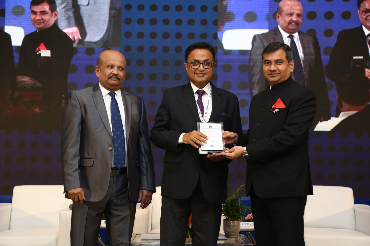 Our National President <a href="/prasri_9/">Pramod Kr Srivastava</a> was felicitated by <a href="/shankarglobalch/">Shankar Shinde</a> at the recently held <a href="/FFFAI_INDIA/">FFFAI - INDIA</a> Diamond Jubilee Celebrations. We thank FFFAI fo this gesture, and look forward to our continued cooperations for transforming #EXIM trade.

#LogisticsIndia #cooperation
