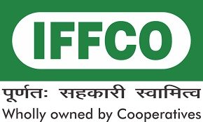 IFFCO launches nationwide campaign, procuring 2500 drones, #IFFCOKisanDrones to spray its new products NanoUrea & NanoDAP. Inspired by PM's vision of #SahkarSeSamriddhi, it trains 5000 rural entrepreneurs for drone spraying.
#RuralEconomy.