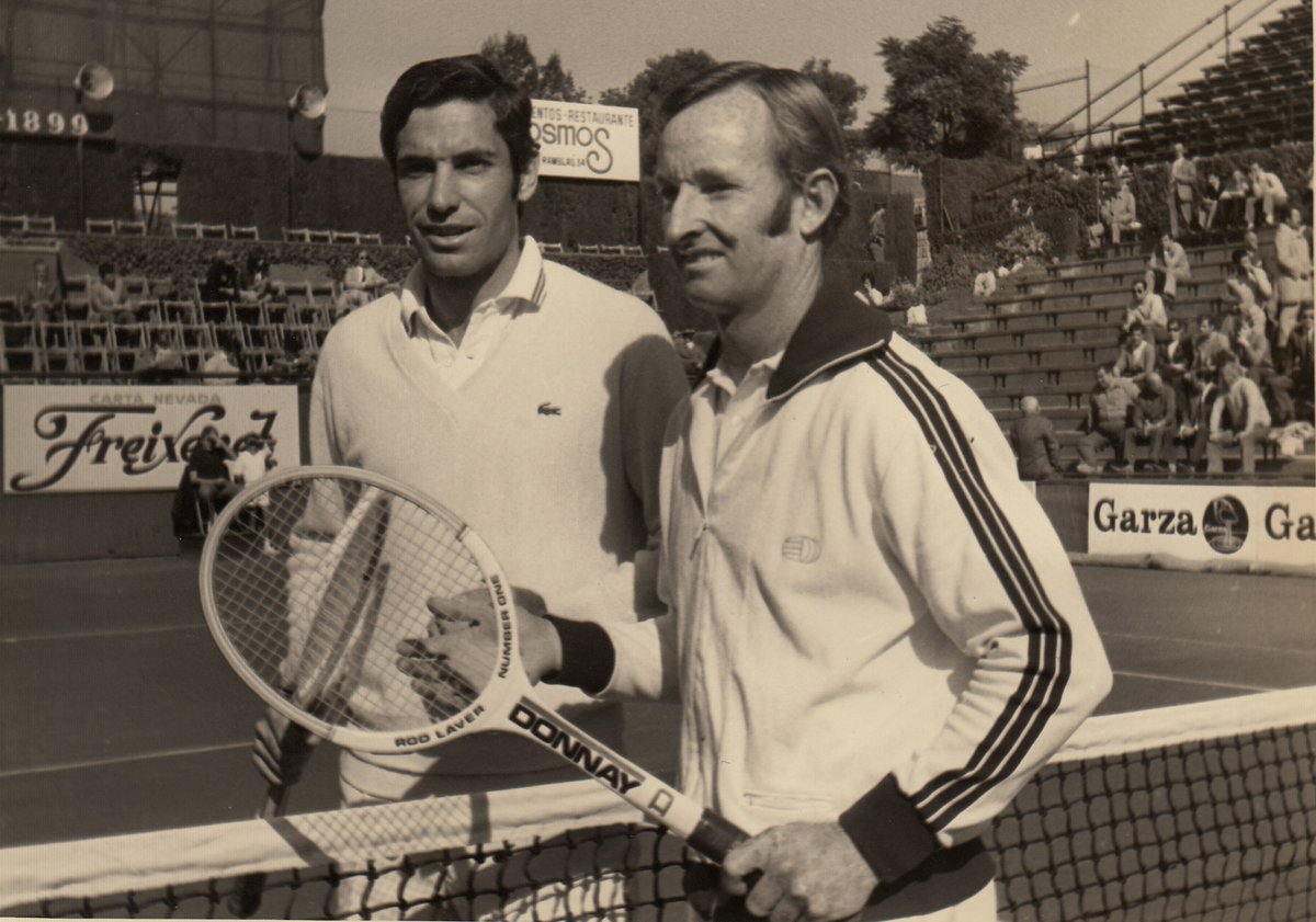 Rod Laver <a href="/rodlaver/">Rod Laver</a> y Juan Gisbert en 1970 durante el Trofeo Conde de Godó <a href="/bcnopenbs/">Barcelona Open Banc Sabadell</a>