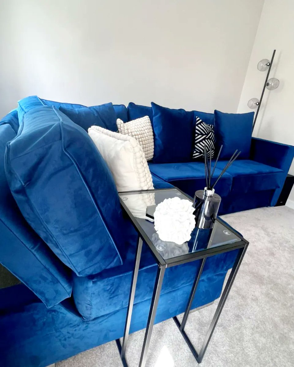Blue and white and everything to delight 💙

🛋 Marine Velvet corner sofa
📷 @persimmongreyfriars

#nabrusofas