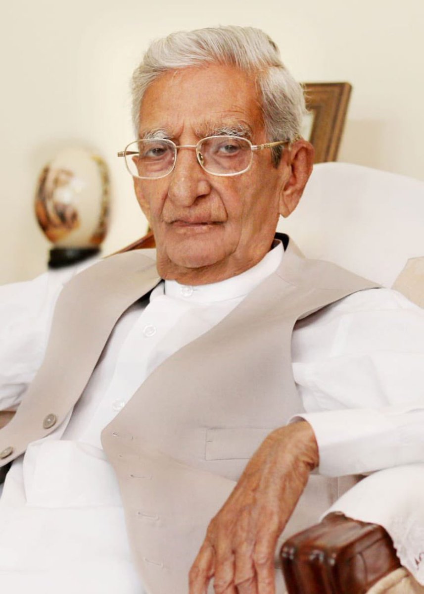 a_siab's tweet photo. The death of Barrister Zahoor-Ul-Haq is the end of an era in legal profession. He was one of the most brilliant lawyers. In 1990s, during legal practice at Peshawar Court I had the opportunity to learn from him and enjoy his wit and fine humour. May his soul soul rest in peace. https://t.co/SGRRuHEHCu