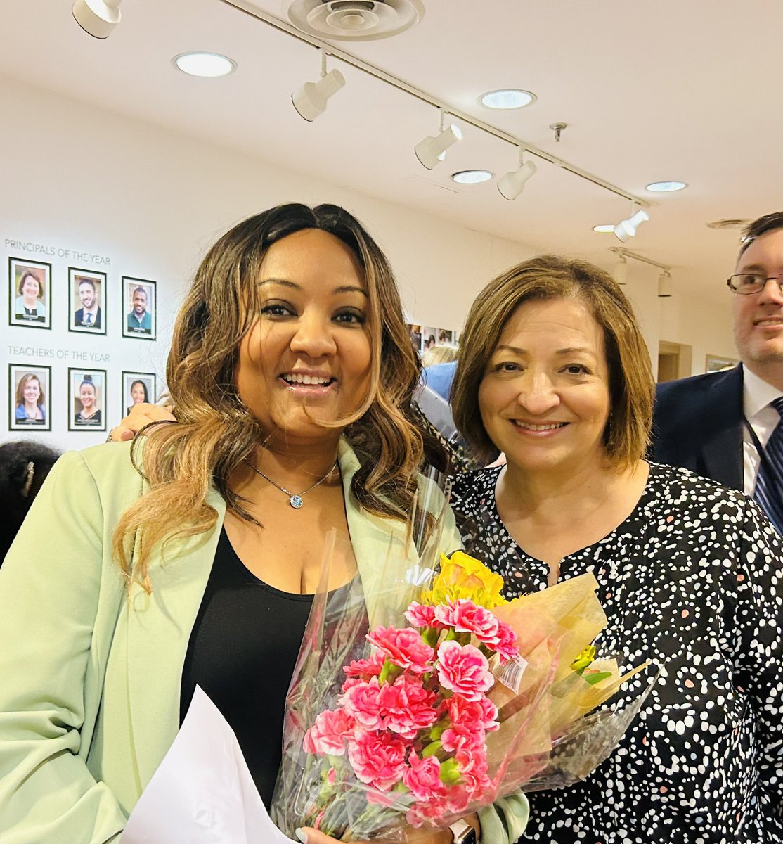 Mrs. Redd tweet media