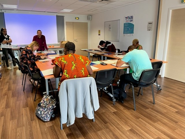 Atelier Détection de Potentiel. Nouvel outil pour pallier aux difficultés de recrutement.
5 personnes présentes à l’agence @Poleemploi_Ndie #Vernon, afin de découvrir les opportunités d’emploi dans le secteur de la restauration, et d’évaluer leurs potentiels et habiletés