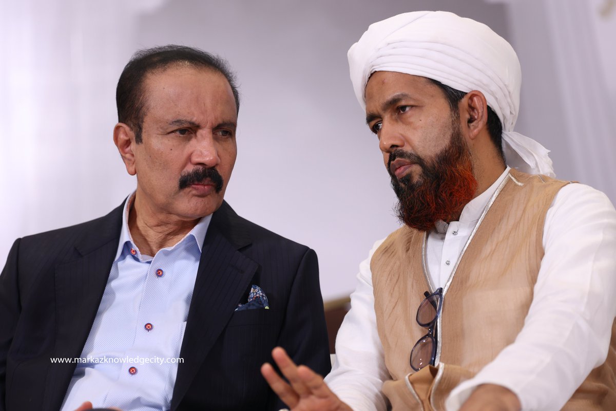markaz_city's tweet photo. We were delighted to welcome @DrMoopen, the esteemed Founder Chairman &amp; MD of @ASTERHealthcare , to Markaz Knowledge City. During his visit, he addressed the Global NRI Meet and had a remarkable meeting with Sheikh Abubakr Ahmad, the grand mufti of India.

#drmoopen #astermims https://t.co/AX9MwN4JyY
