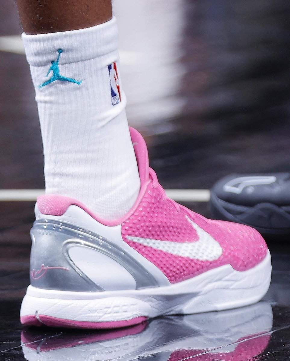 NBAKicks's tweet image. Brandon Miller made his #NBASummer debut in the “Think Pink” Nike Kobe 6 Protro! #NBAKicks