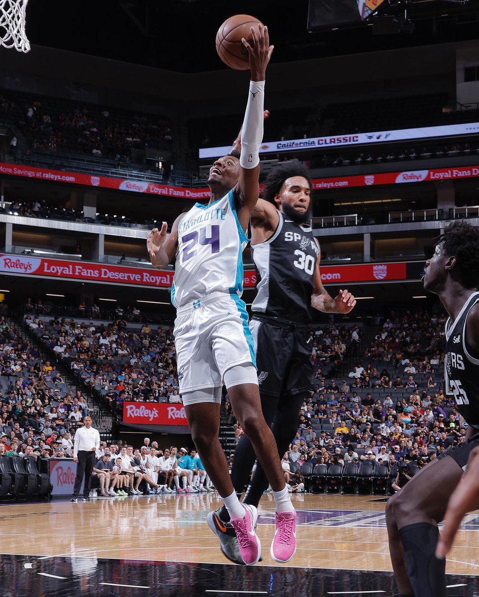 NBAKicks's tweet image. Brandon Miller made his #NBASummer debut in the “Think Pink” Nike Kobe 6 Protro! #NBAKicks