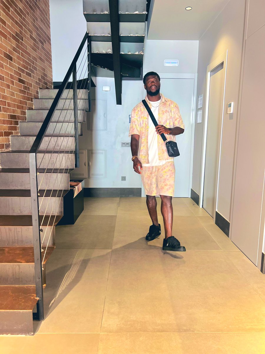 LAA29king's tweet photo. Wanna live Life the best away i can ✌🏾👌🏾 https://t.co/HVytEzAY49