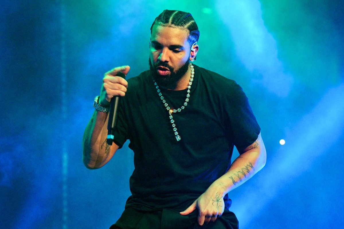 OnThinlce's tweet photo. 7 Drake songs have surfaced online tonight 🦉 

2 are from his upcoming album ‘For All The Dogs’, titled ‘I’m The Problem’ &amp; ‘Tried Our Best’. https://t.co/iTt0KWvMga