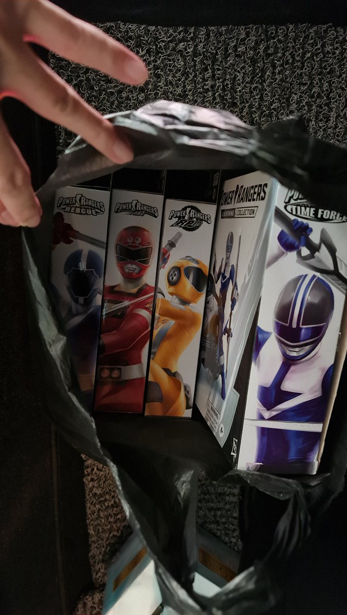 Who's ready for a surprise Livestream? 

Stay tuned tonight around 9pm Malaysian time 

#LightningCollection #LiveStream #LiveReview #PowerRangers