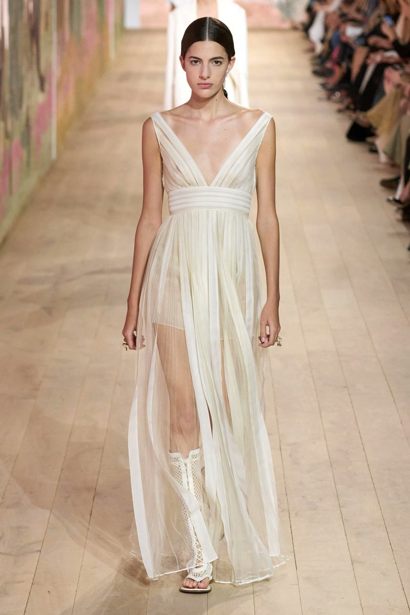 Goddess core at Dior...

Haute Couture Fall Winter 2023/24