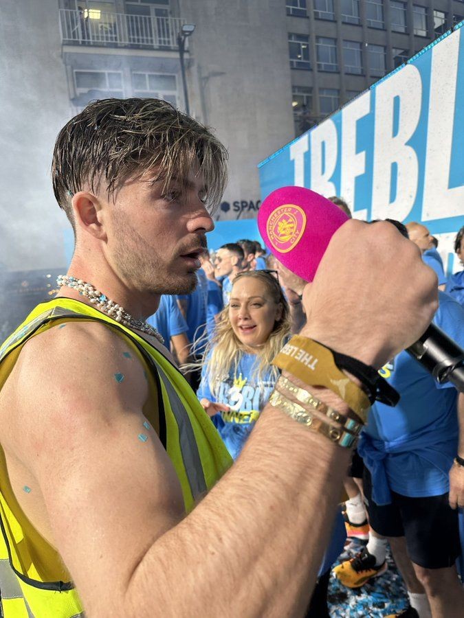 ¡EL ÍDOLO DE MUCHOS! 🤣🍾

Jack Grealish estuvo en Las Vegas, pasó a un club nocturno y según el diario The Sun pidió 116 botellas de champagne 

Es un paquete que cuesta 90 mil euros