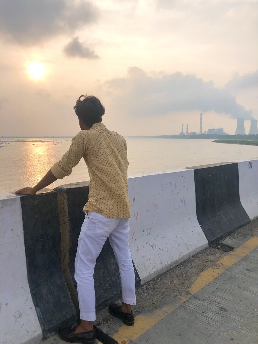 ansarul84308001's tweet photo. हमारे यहाँ का Tanda sea link 😁😂😂🌅😍😊
#saryu #ah09 #sunsetphotography #sunset #EidAlAdha2023 https://t.co/jxNKiwUsKF