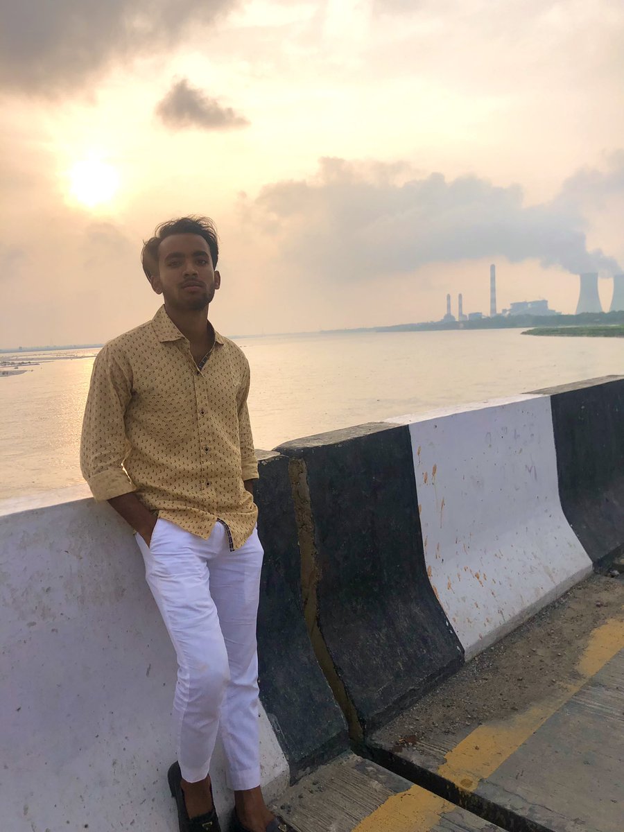 ansarul84308001's tweet photo. हमारे यहाँ का Tanda sea link 😁😂😂🌅😍😊
#saryu #ah09 #sunsetphotography #sunset #EidAlAdha2023 https://t.co/jxNKiwUsKF