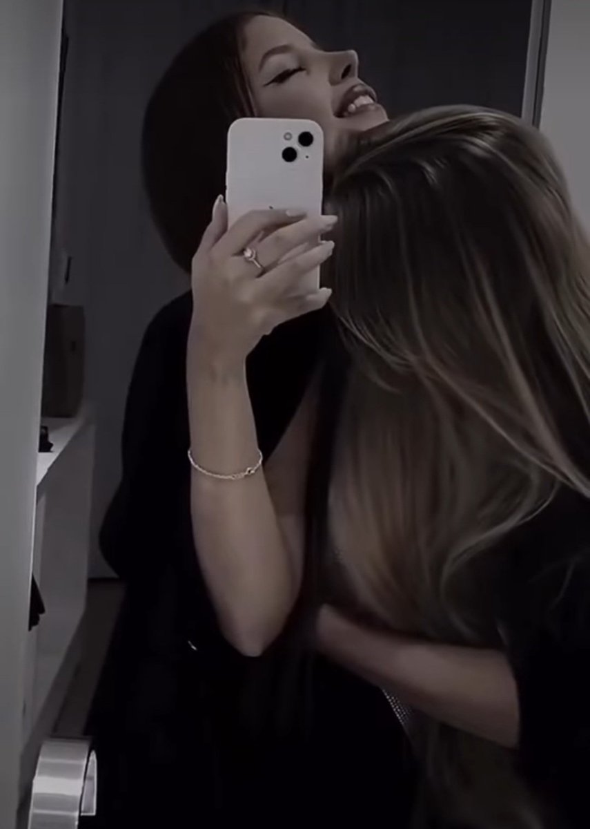 Jer mala se zaljubila i to bas jako ...