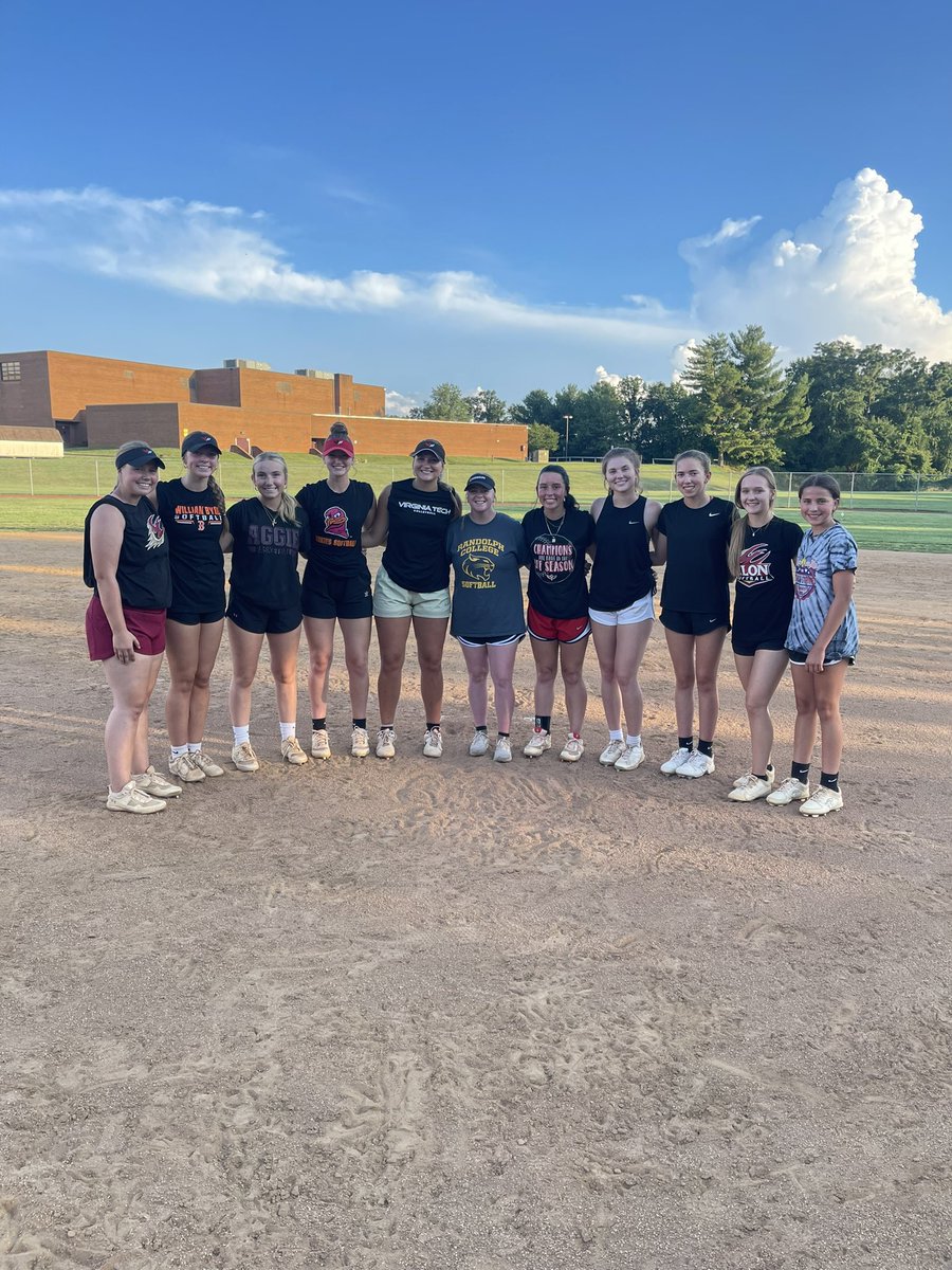 Thanks SO much for <a href="/RandolphSB/">Randolph College Softball</a> Grad Assistant Krystal Kemp for hanging out with the Phoenix tonight!  We appreciate you!  🖤❤️