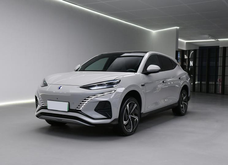 MotorsUniland's tweet photo. Denza N7 officially announced in 5 versions
Pure electric SUV
CLTC 630/702 km
Maximum power 230/390kW
4860*1935*1602
Top speed 180km/h
0-100km/h 3.9/6.8s
Battery capacity 91.3kWh #ev #evexporter #denza #byd https://t.co/JAxT177piQ