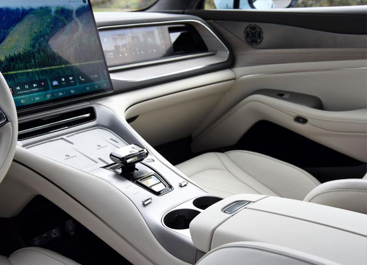 MotorsUniland's tweet photo. Denza N7 officially announced in 5 versions
Pure electric SUV
CLTC 630/702 km
Maximum power 230/390kW
4860*1935*1602
Top speed 180km/h
0-100km/h 3.9/6.8s
Battery capacity 91.3kWh #ev #evexporter #denza #byd https://t.co/JAxT177piQ