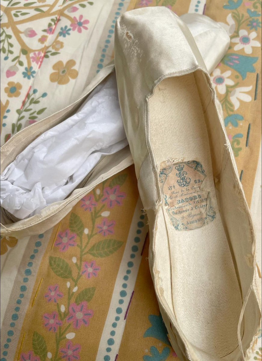 SilkDamask's tweet photo. #SerenitySunday (a day late) simple, elegant cream silk satin slippers by Francis Jacobs, c1830s. Jacobs had stores in #London & #Paris #silk #kidskin #leather with #paperlabel Private Collection https://t.co/RN3mQgLJ2J