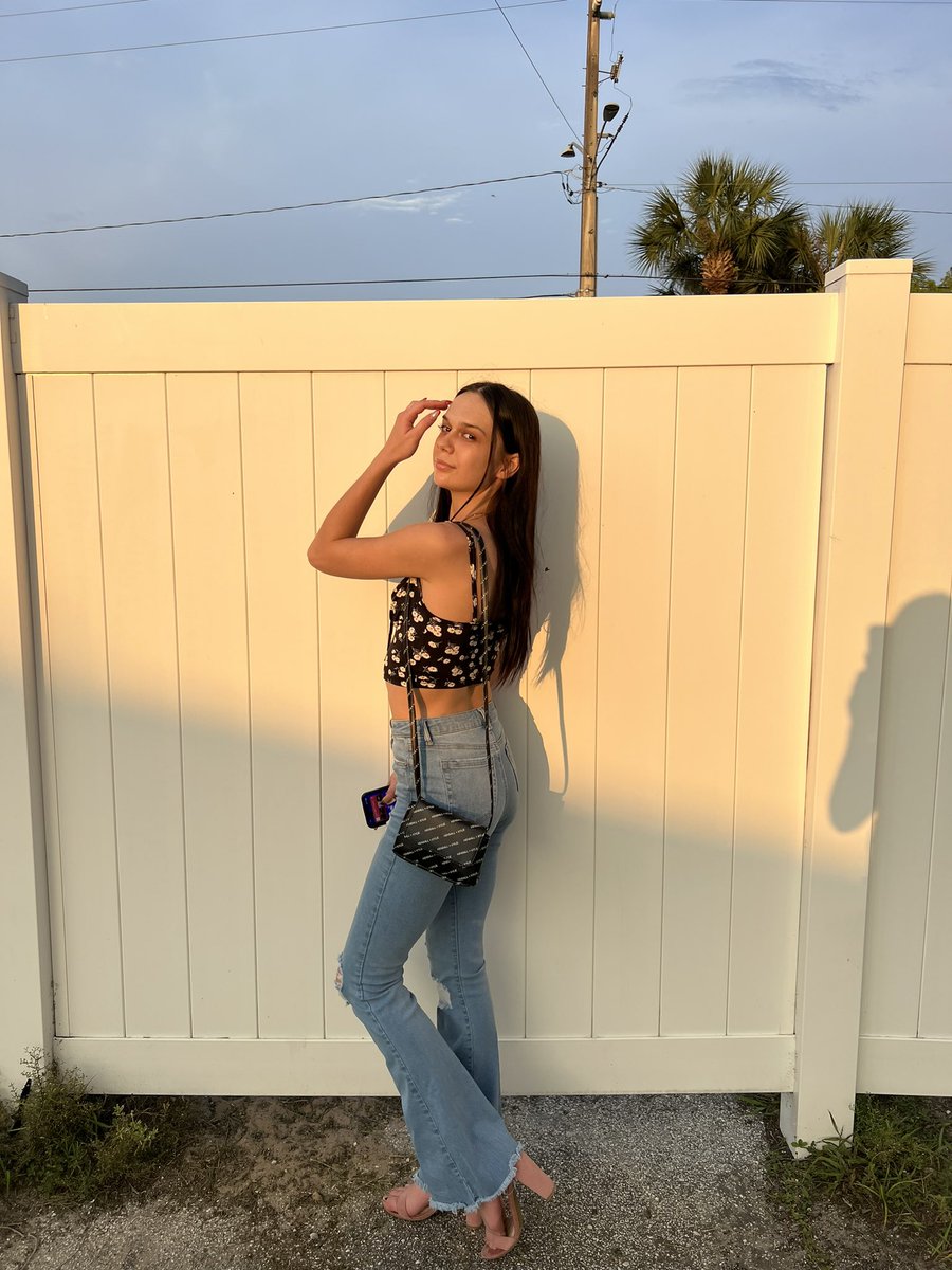 skylartrinity_'s tweet photo. goldennnn https://t.co/LIVgFogZgX