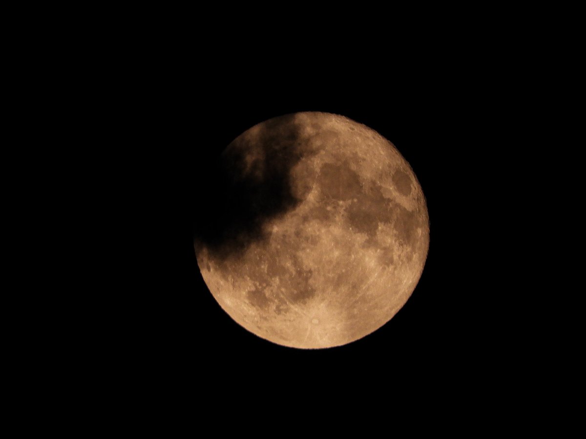 aleambrosino's tweet photo. Yo toda tristona porque estaba nublado y no podía ver la luna llena

El cielo a los 15 min: https://t.co/IhSE8ilLSa
