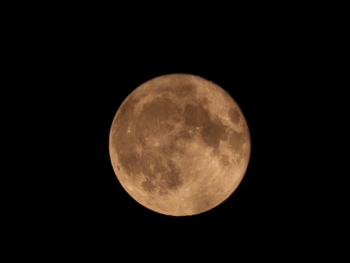 aleambrosino's tweet photo. Yo toda tristona porque estaba nublado y no podía ver la luna llena

El cielo a los 15 min: https://t.co/IhSE8ilLSa