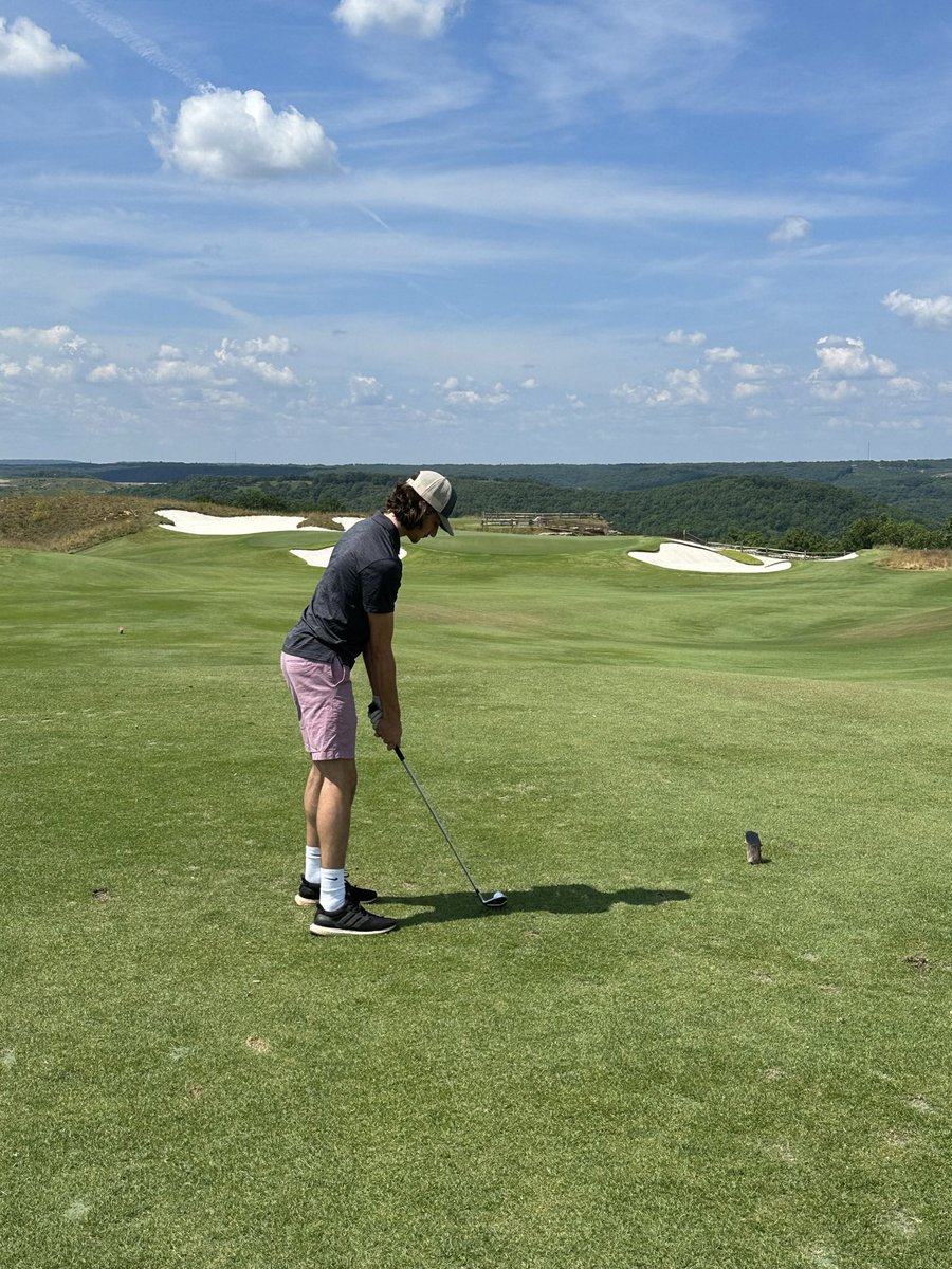 CoachMasters55's tweet photo. Boys and I hit the golf course today and played on Mountain Top @GolfBigCedar…unbelievable course, view and time with the young fellas. Loved every minute of it! #TeamMasters #MastersWolfPack https://t.co/hZ1Tpu5LeR
