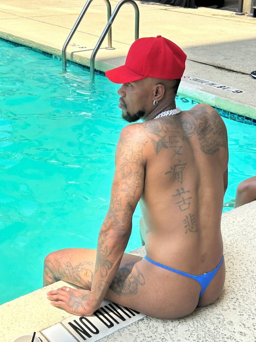 A nigga in the streets a slut in the sheets!!! Masculine bottoms winning! 🏆  Retweet: if u fucking with<a href="/tag/happyhumpday"class="tags"><span>#happyhumpday</span></a><a href="/tag/actoftheindigopanties"class="tags"><span>#actoftheindigopanties</span></a>