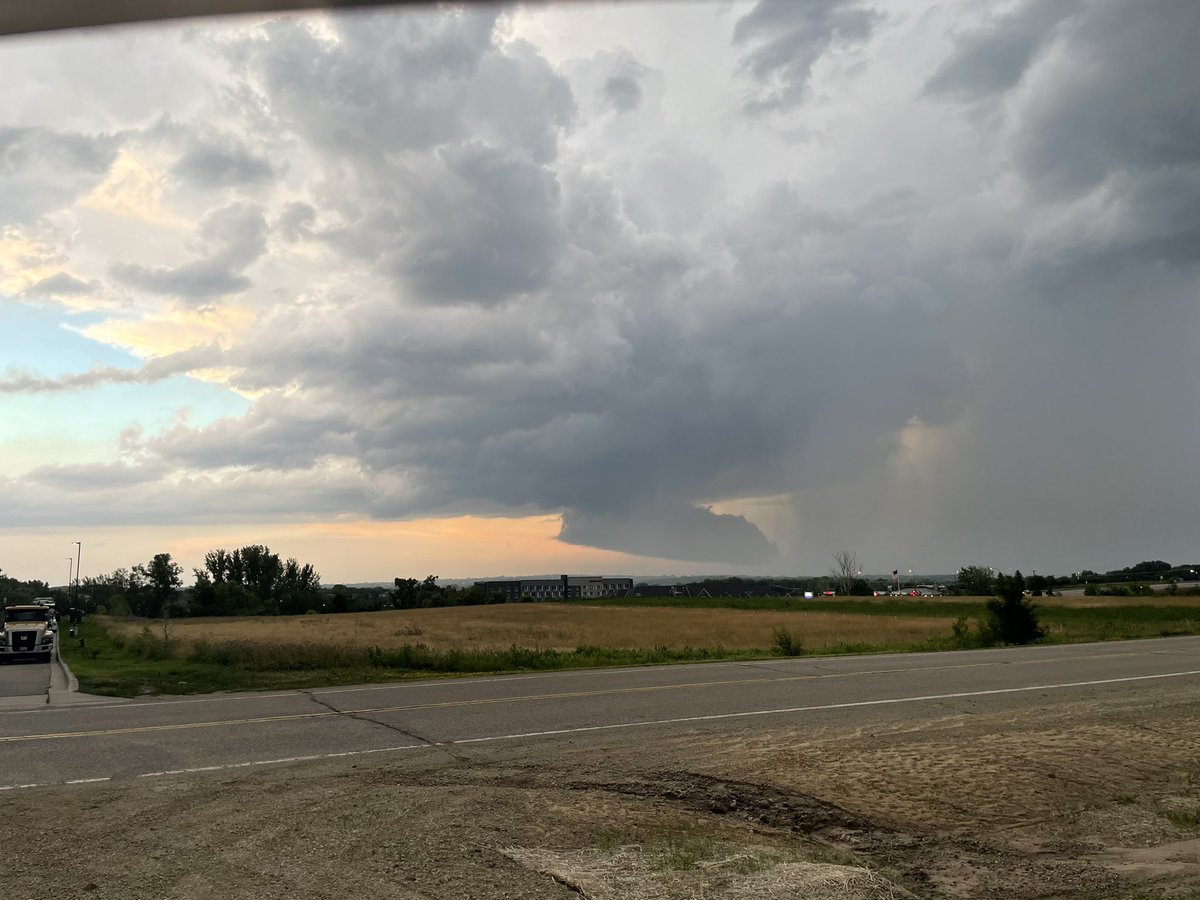 roalkl's tweet photo. @NWSTwinCities https://t.co/ItooWvLA9P