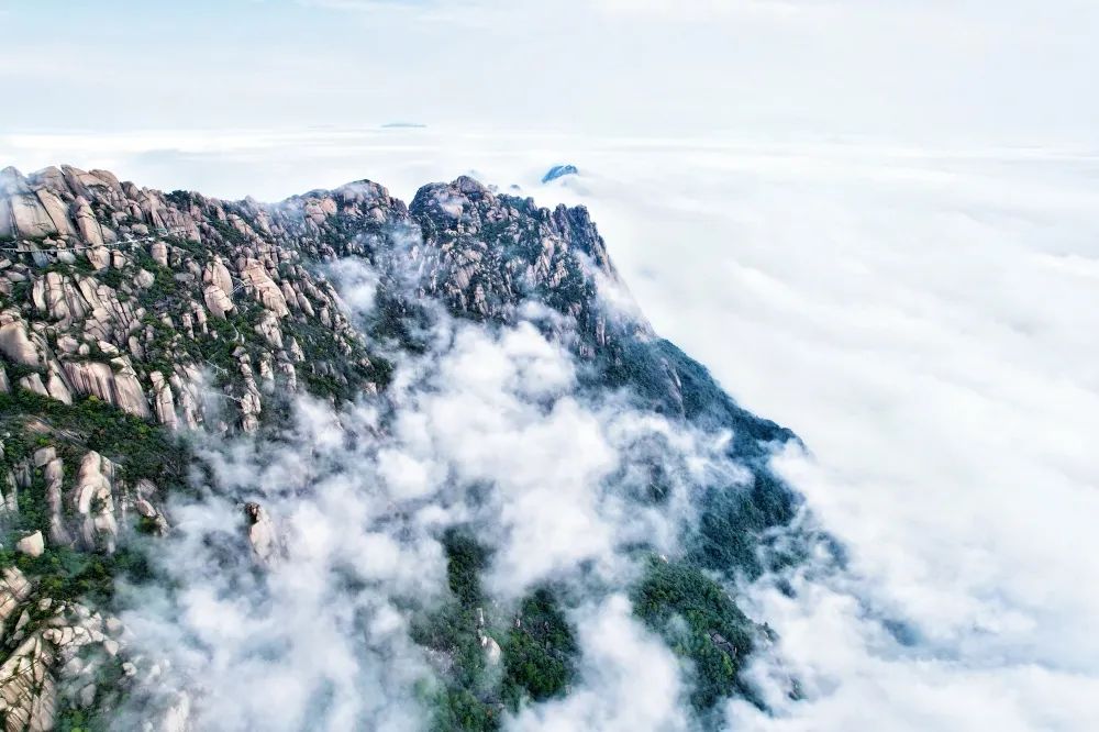 HiShangrao's tweet photo. Lingshan,#Jiangxi
sea of clouds
Wonderful mountains, wonderful clouds and beautiful scenery
What a magnificent "mountain and sea painting"！ #GreatbeautyShangrao #AerialShangrao https://t.co/YSeKcwC7iP