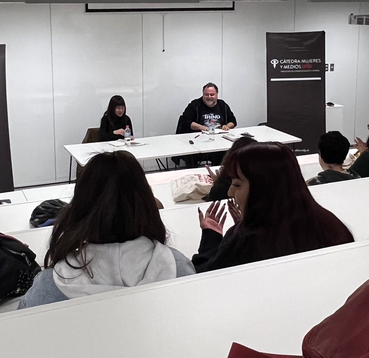 jegargoz's tweet photo. Interesante conversación entorno a la figura de María Luisa #Bombal.
Desde ya con muchas ganas de leer el próximo libro de @galbrqnq
@MujeresyMedios @alvarobisama https://t.co/lbUHXiqaWY