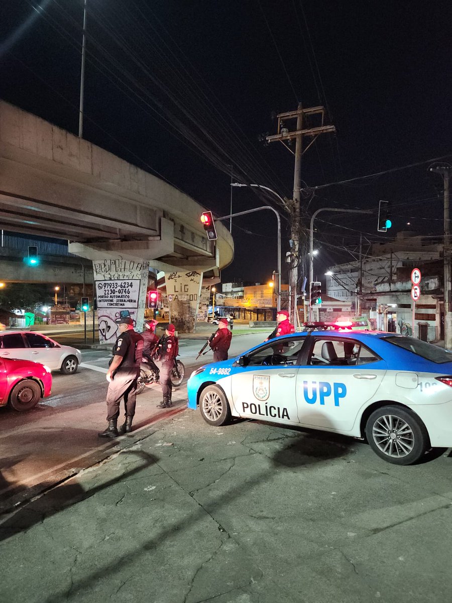 PMERJ's tweet photo. Policiamento da #UPPChatuba a postos na Av. Brás de Pina, esquina com Av. Lobo Júnior, na Penha Circular. https://t.co/yYOWrBweNV