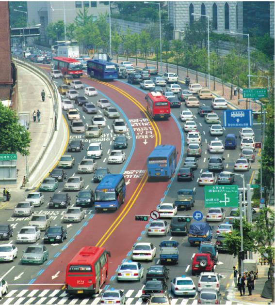 goodkidbikecity's tweet image. People are often surprised to hear that Seoul&apos;s bus system was just as disorganized, congestive and chaotic as the Philippines - as recently as 2003.

One of the first reforms they implemented was a congestion-free median bus lane, similar to the EDSA Carousel.