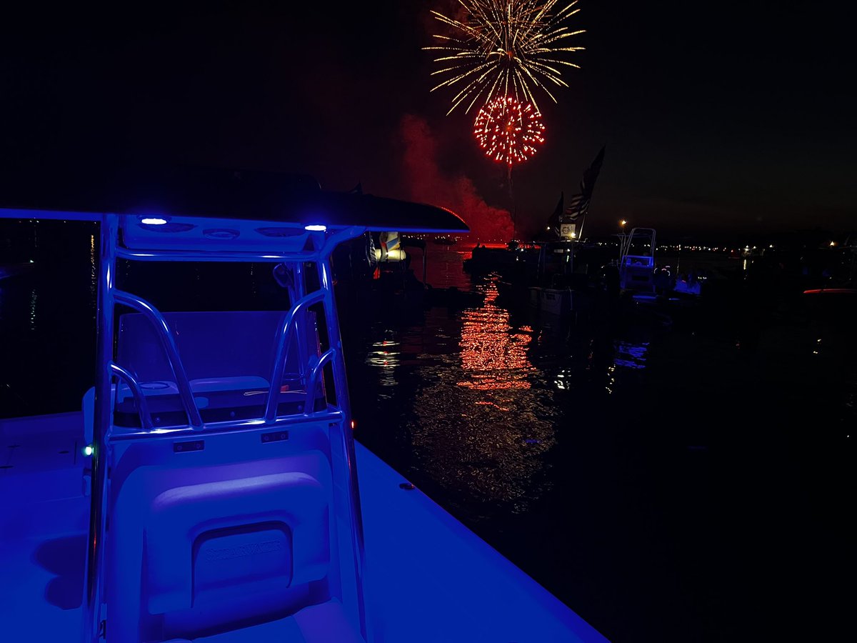 frankhawleydrs's tweet photo. Fireworks on the bay tonight! #4thofJuly #IndependenceDay #centennialcelebration #smalltownfun #floridalife #crystalriver 🇺🇸🇺🇸 https://t.co/PqxwJubJRa