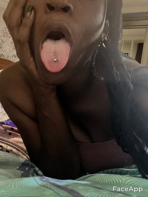 This HOT Stoner MILF will squirt for you over and over!💦 California Babe ready to excite and tease you🔥  https://t