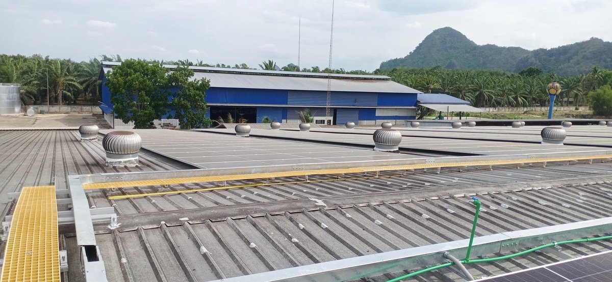 alumsolar's tweet image. The solar project details :
🔩 Metal roof #solarmountingsystem, #Lfeet system
🛠 In Vietnam
🔊 850KW Installation capacity
🌐 alumsolar.wixsite.com/alumsolar